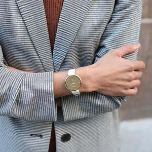 Смарт-годинник Garmin Lily Light Gold Bezel with White Case and Italian Leather Band (010-02384-B3)
